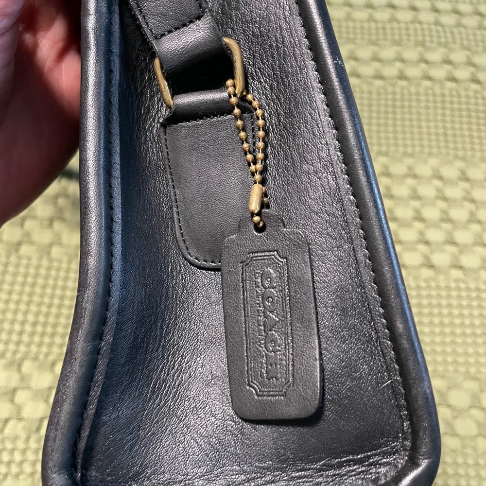 Vintage Coach ‘90s Taylor Bag - Picture 4 of 9
